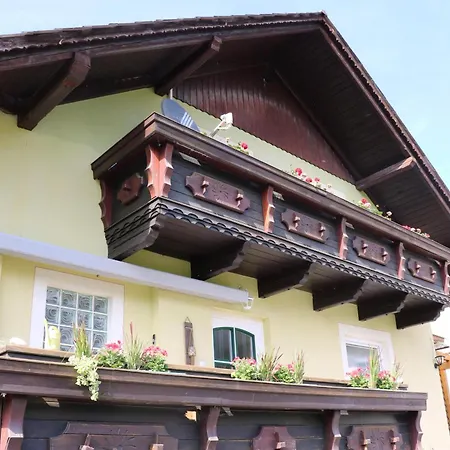 לינה וארוחת בוקר Gaestezimmer Schupanez 3*